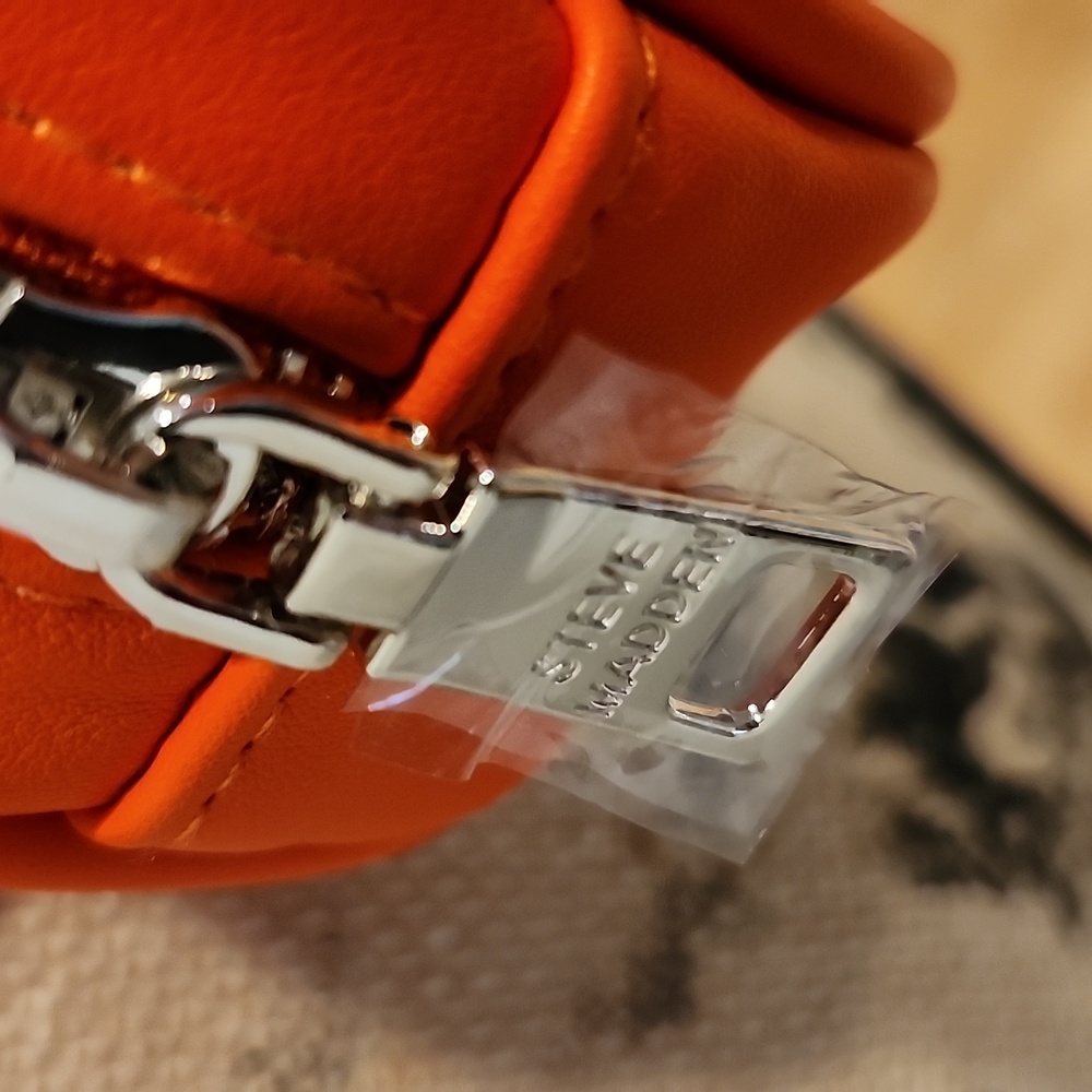 Steve Madden Belt Bag - Picture 4 of 8
